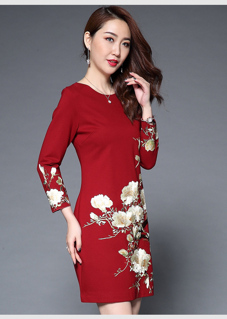 2018春季新款女装刺绣妈妈连衣裙秋冬品牌