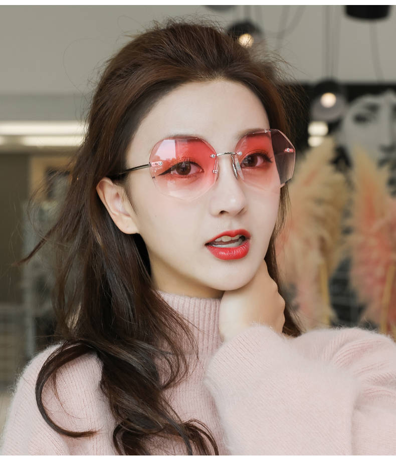配饰礼品 眼镜墨镜 > 无框太阳镜女韩版2019新款切边渐变色墨镜透明