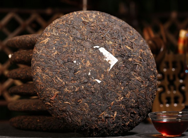 云南普洱茶饼【买6饼送1饼】勐海古树熟茶 老普洱 特级熟茶饼茶叶330g